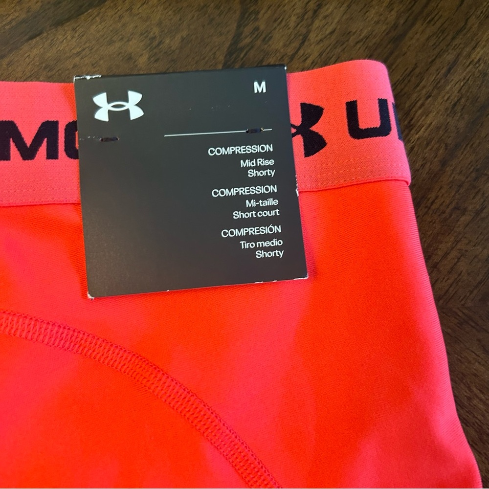 New Women’s Under Armour  Compression shorts Medium - Picture 5 of 6